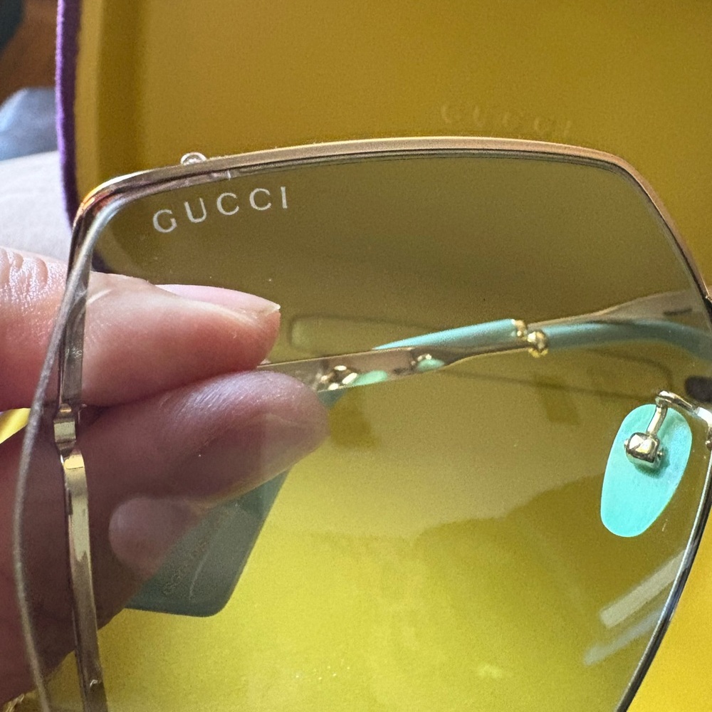 Authentic GUCCI gold frame sunglasses - Picture 8 of 10
